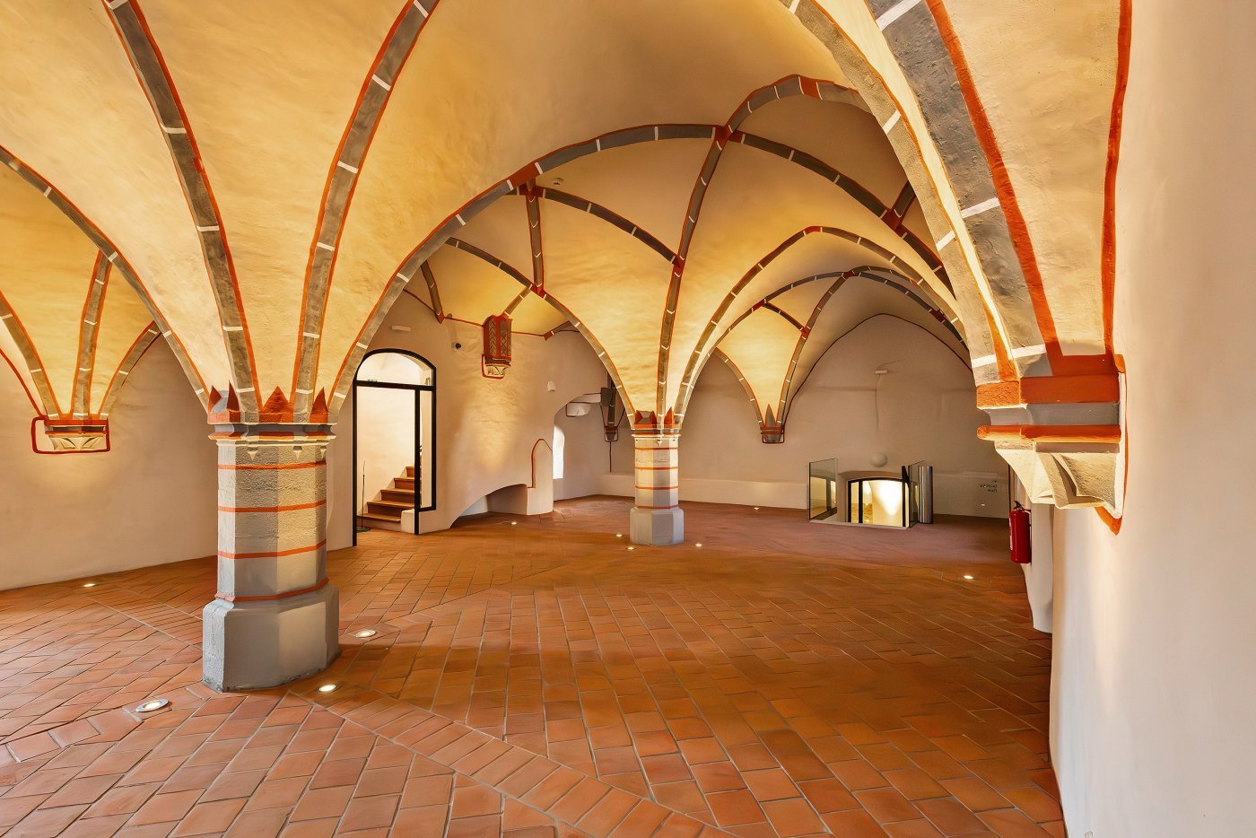 Historická cihlová dlažba 200x200 mm, objekt PORT 1560, rekonstrukce pivovaru Eggenberg, Český Krumlov Historická cihlová dlažba 200x200 mm, objekt PORT 1560, rekonstrukce pivovaru Eggenberg, Český Krumlov